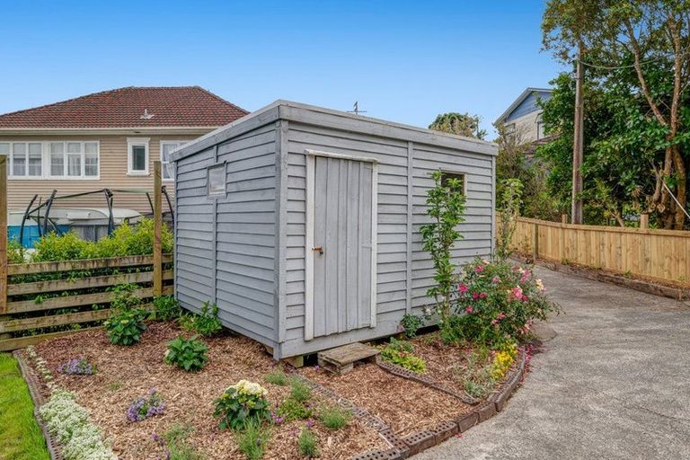 Photo of property in 10 St James Avenue, Helensville, 0800