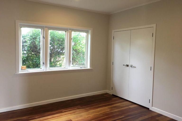 Photo of property in 50 Fruitvale Road, New Lynn, Auckland, 0600