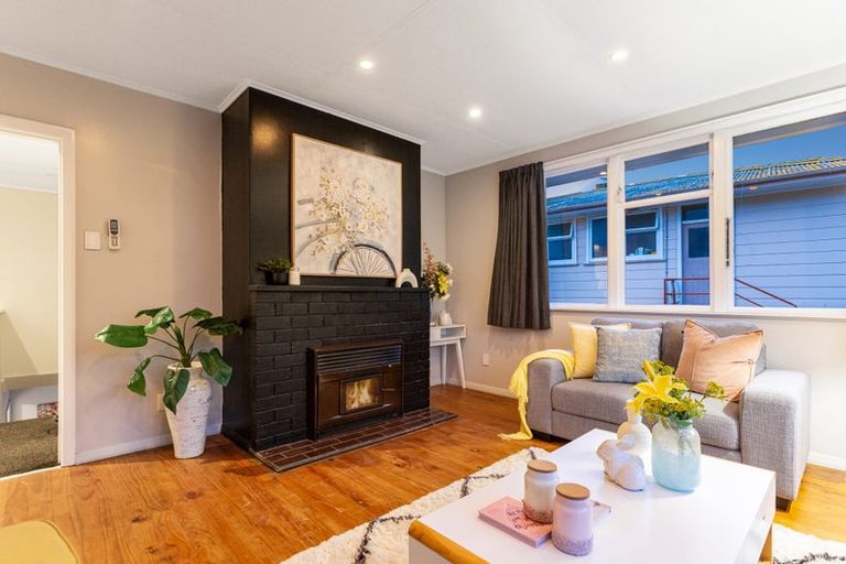 Photo of property in 18 Owhiti Street, Titahi Bay, Porirua, 5022