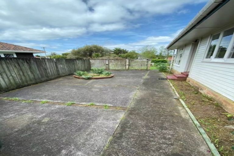 Photo of property in 71 Smythe Road, Henderson, Auckland, 0612