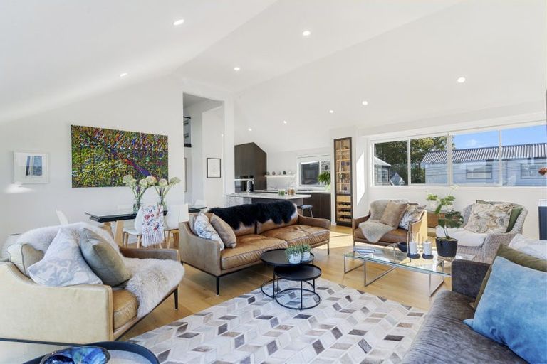 Photo of property in 2/43 Princes Street, Northcote Point, Auckland, 0627