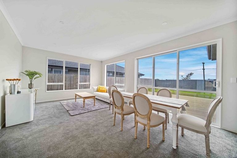 Photo of property in 10 Huahua Crescent, Papakura, 2110