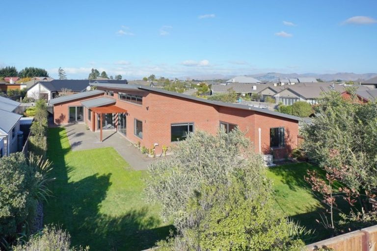 Photo of property in 46 Foresters Crescent, Parklands, Christchurch, 8083