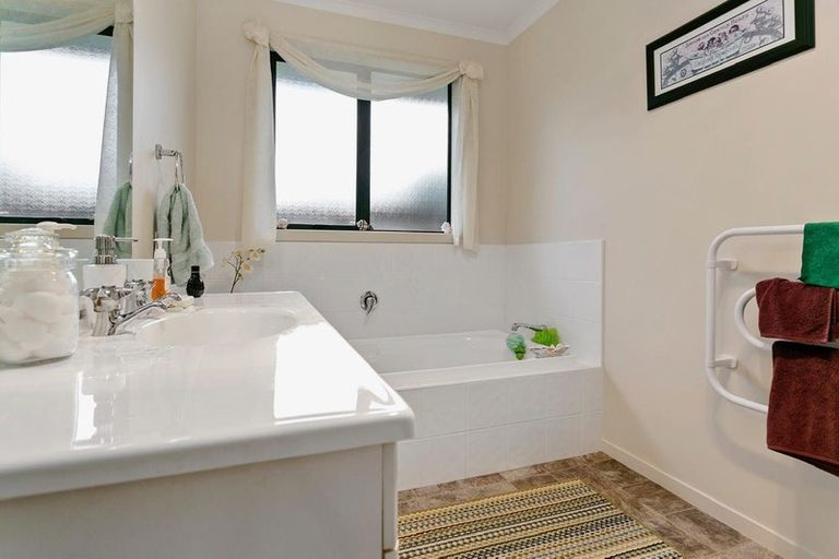 Photo of property in 38 Oaklands Drive, Cambridge, 3434