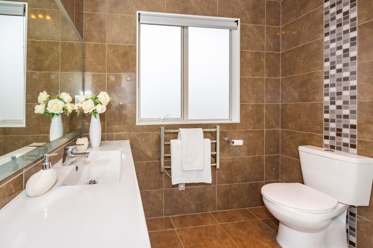 Photo of property in 21 Hornbill Drive, Fairview Heights, Auckland, 0632