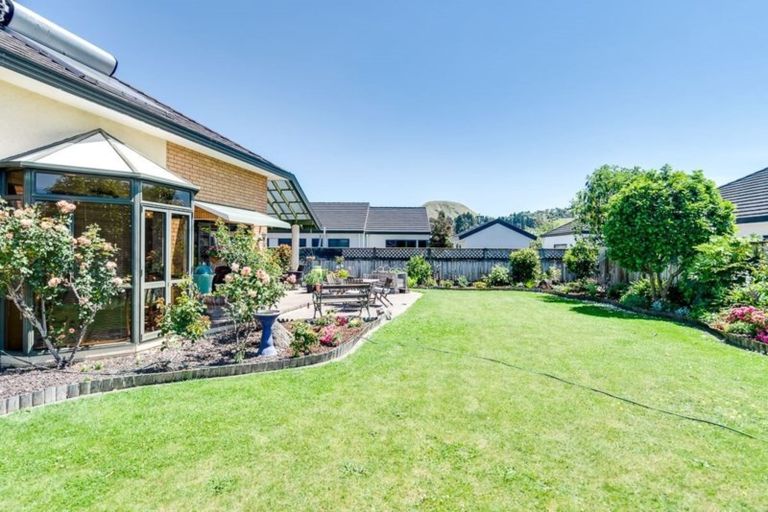 Photo of property in 10 Knightsbridge Place, Taradale, Napier, 4112