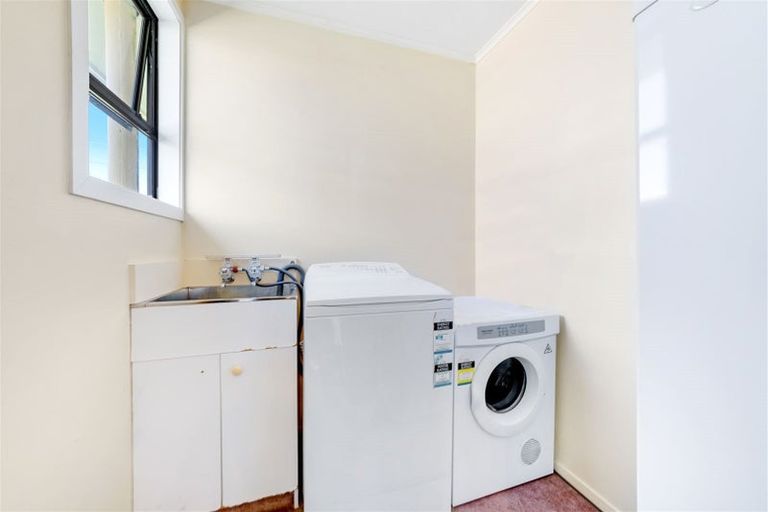 Photo of property in 1 Kowhai Avenue, Mangere Bridge, Auckland, 2022