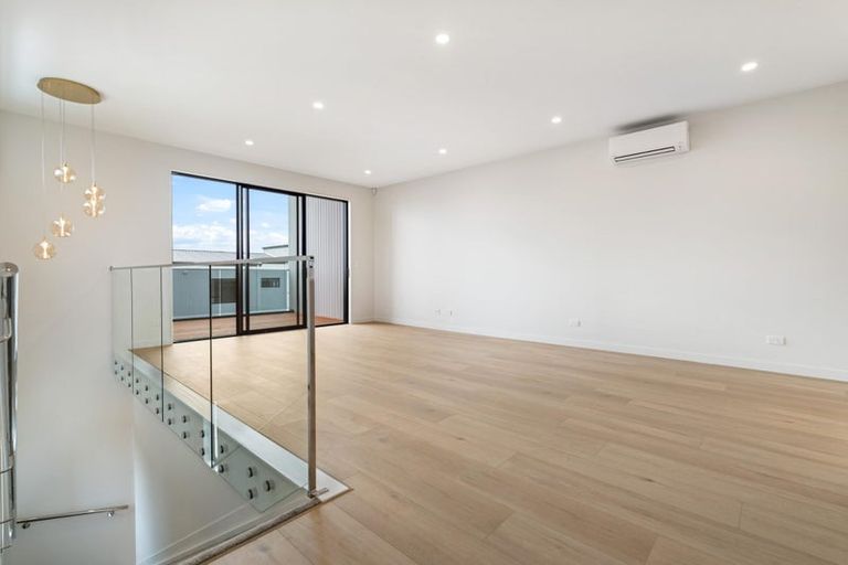 Photo of property in 55 Puihi Crescent, Massey, 0614