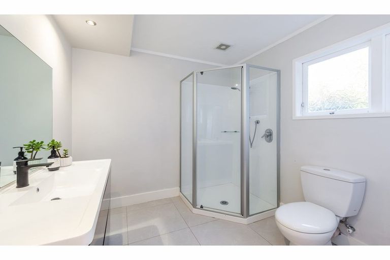 Photo of property in 2/9 Selwyn Avenue, Glen Eden, Auckland, 0602