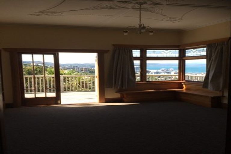 Photo of property in 100 Mortimer Terrace, Brooklyn, Wellington, 6021