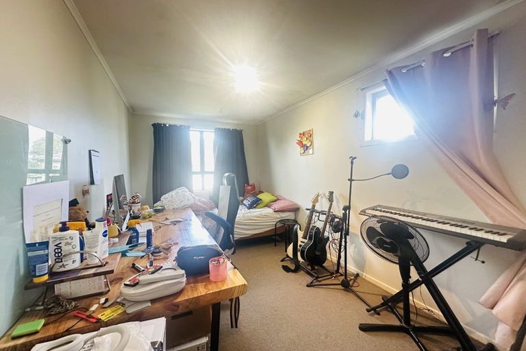 Photo of property in 64 Golf Road, New Lynn, Auckland, 0600