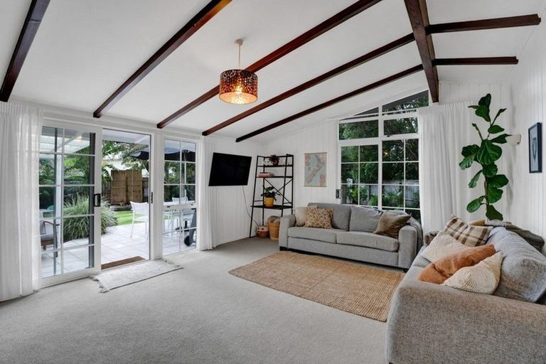 Photo of property in 5 Prudence Place, Oakura, 4314