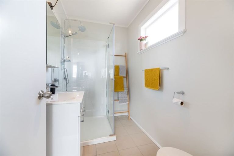 Photo of property in 23a Riserra Drive, Ranui, Auckland, 0612