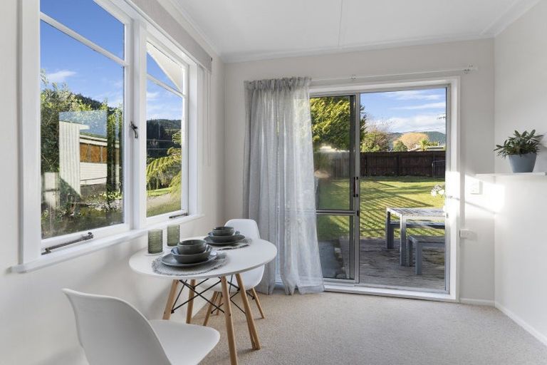 Photo of property in 6 Kaitawa Crescent, Paraparaumu, 5032