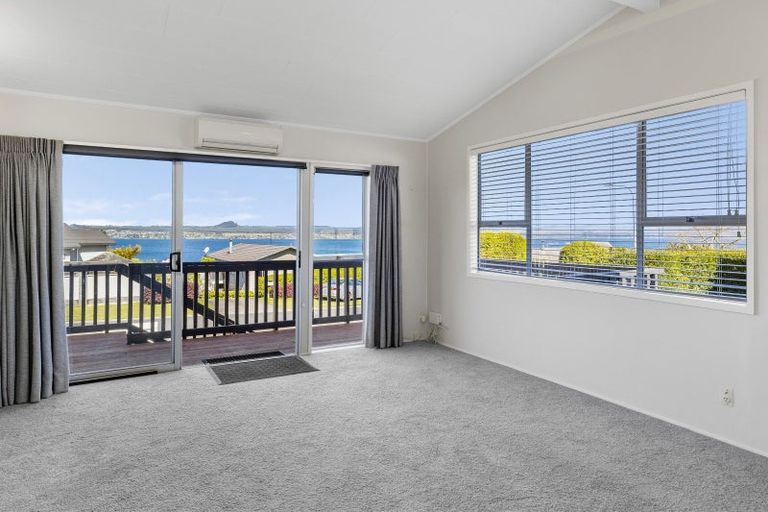 Photo of property in 2/12 Isobel Street, Acacia Bay, Taupo, 3330