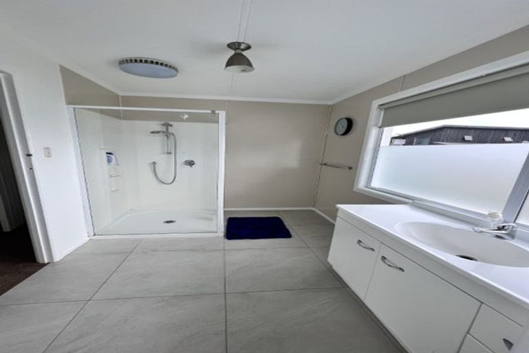 Photo of property in 93 Henderson Valley Road, Henderson, Auckland, 0612