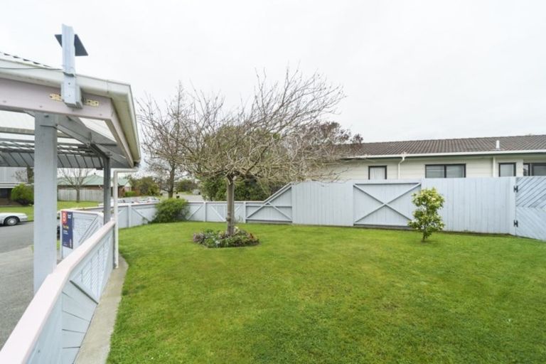Photo of property in 84 Hillcrest Drive, Kelvin Grove, Palmerston North, 4414