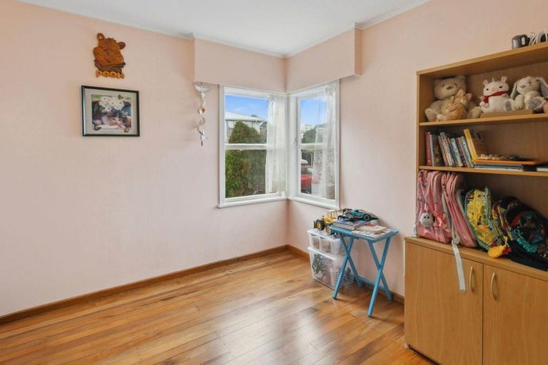 Photo of property in 12 Camrose Grove, Kingston, Wellington, 6021