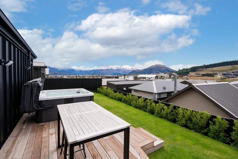 Photo of property in 2 Mcneil Crescent, Wanaka, 9305