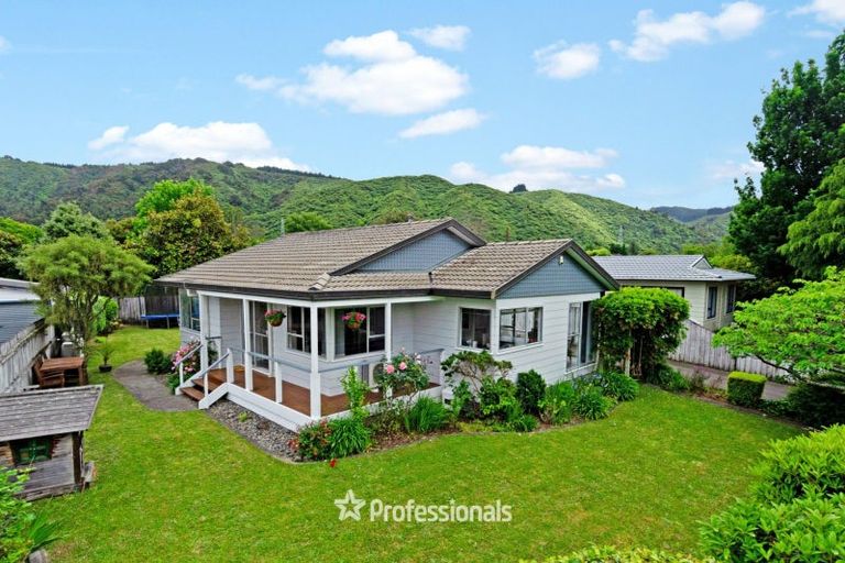 Photo of property in 7 Delaware Grove, Totara Park, Upper Hutt, 5018