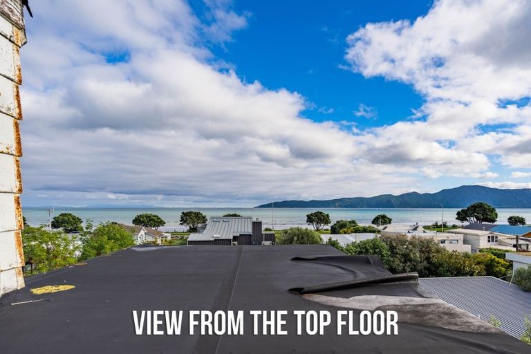 Photo of property in 122 Seaview Road, Paraparaumu Beach, Paraparaumu, 5032