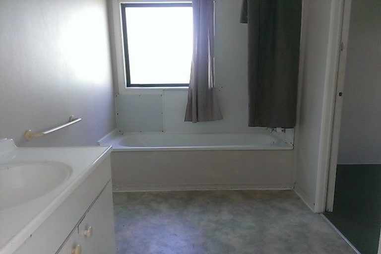 Photo of property in 18a Riserra Drive, Ranui, Auckland, 0612