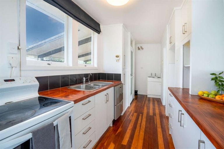 Photo of property in 24 Seon Place, Birkdale, Auckland, 0626