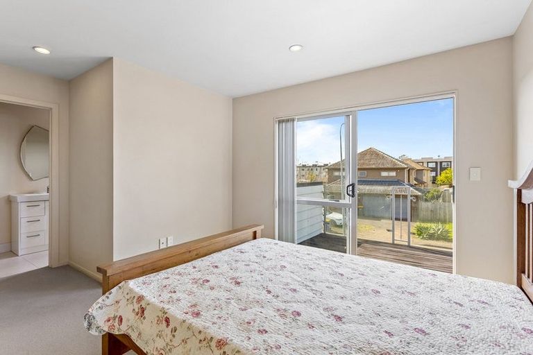 Photo of property in 12 Merlot Way, Te Atatu South, Auckland, 0610