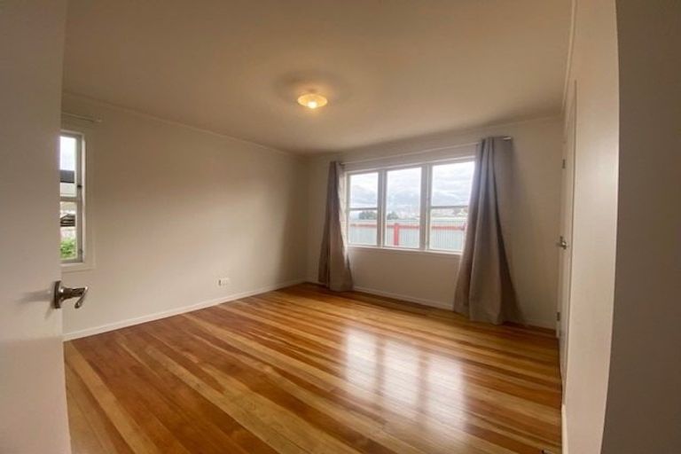 Photo of property in 714 Huia Street, Camberley, Hastings, 4120