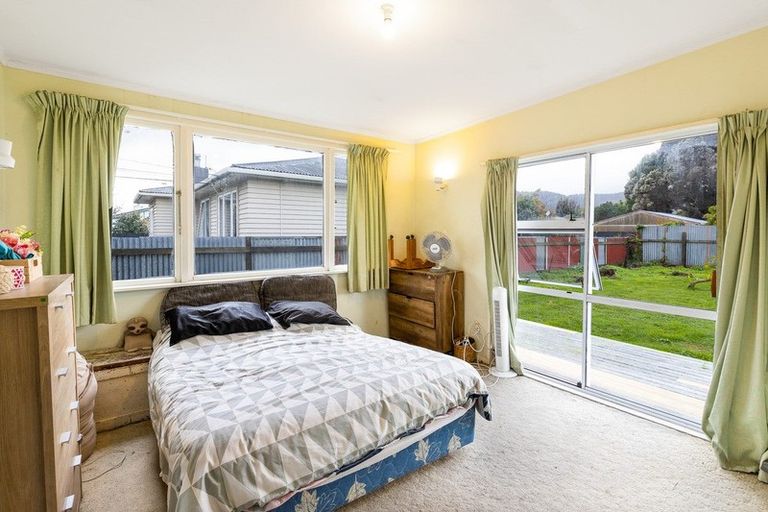 Photo of property in 4 Arawhata Road, Paraparaumu, 5032