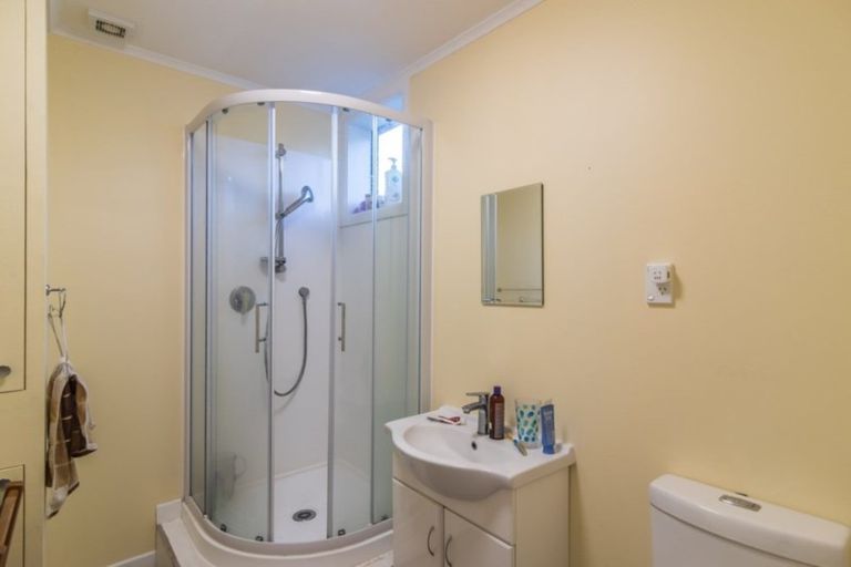 Photo of property in 196 Glenmore Street, Northland, Wellington, 6012