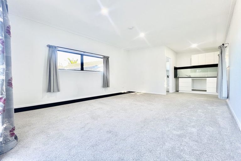 Photo of property in 24 Catkin Crescent, Papatoetoe, Auckland, 2025