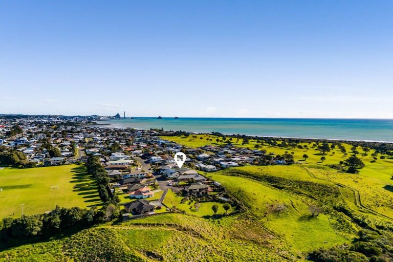 Photo of property in 2/13 Chatswood Grove, Fitzroy, New Plymouth, 4312