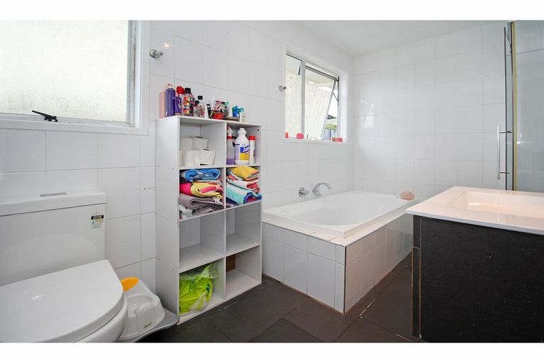 Photo of property in 7 Gambare Place, Wattle Downs, Auckland, 2103