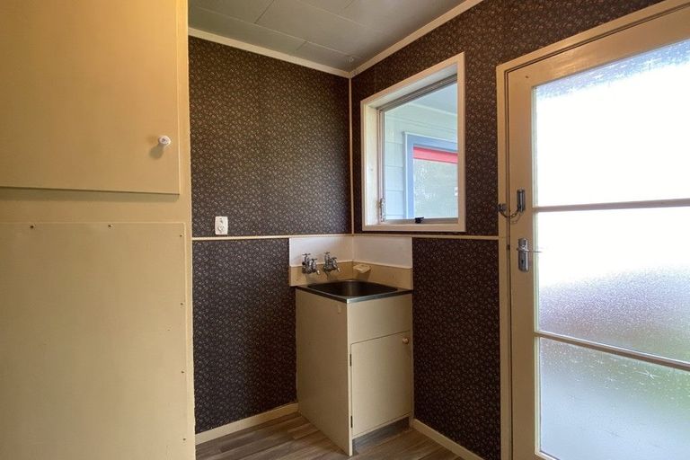 Photo of property in 11 Ewbank Place, Manurewa, Auckland, 2102