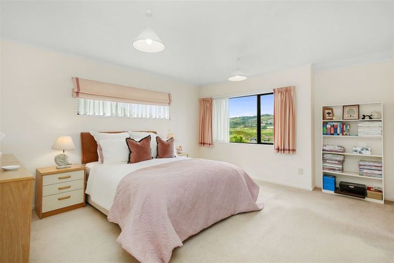 Photo of property in 147 Westchester Drive, Churton Park, Wellington, 6037