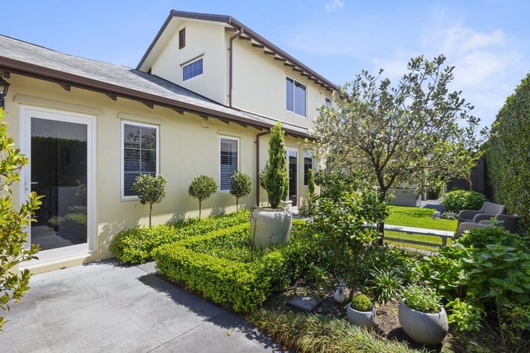 Photo of property in 8b Sampson Avenue, Waiwhakaiho, New Plymouth, 4312