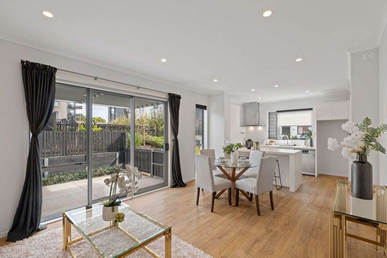 Photo of property in 11 Matimati Place, Hobsonville, Auckland, 0616