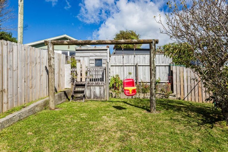 Photo of property in 43 Mark Avenue, Paparangi, Wellington, 6037