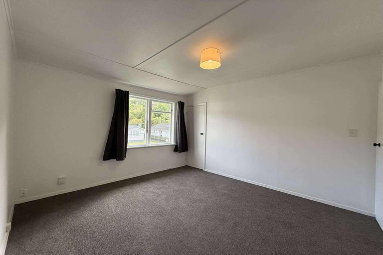 Photo of property in 9 Wainhouse Street, Stokes Valley, Lower Hutt, 5019