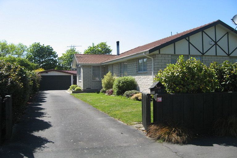 Photo of property in 17 Heaphy Place, Casebrook, Christchurch, 8051