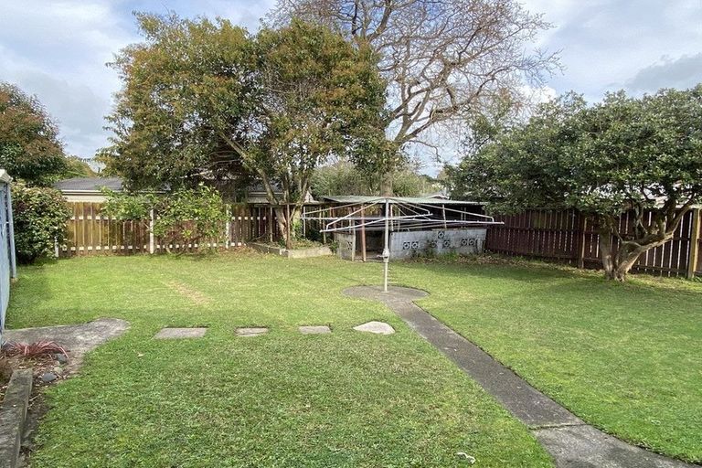 Photo of property in 11 Ewbank Place, Manurewa, Auckland, 2102