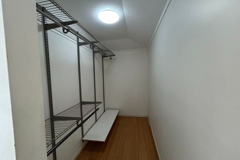 Photo of property in 8 Leatham Crescent, Opaheke, Papakura, 2113