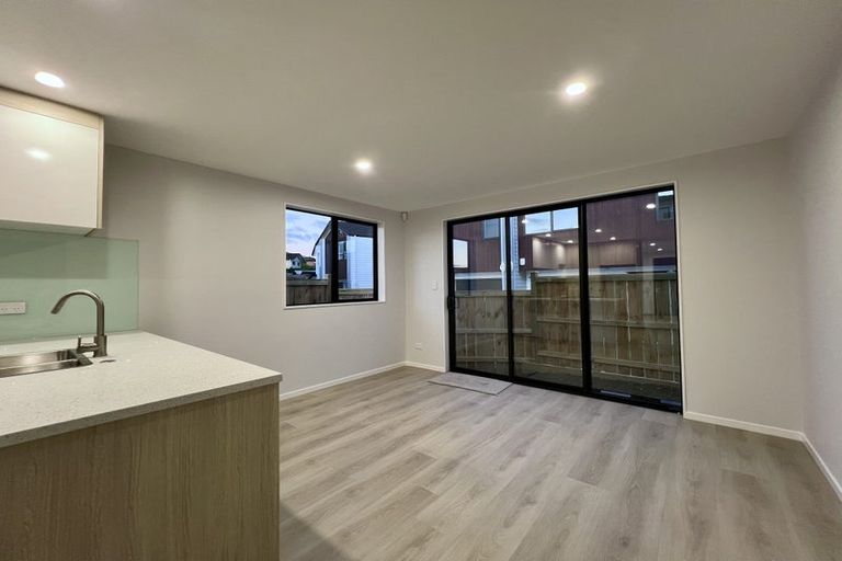 Photo of property in 130 Bradbury Road, Botany Downs, Auckland, 2010