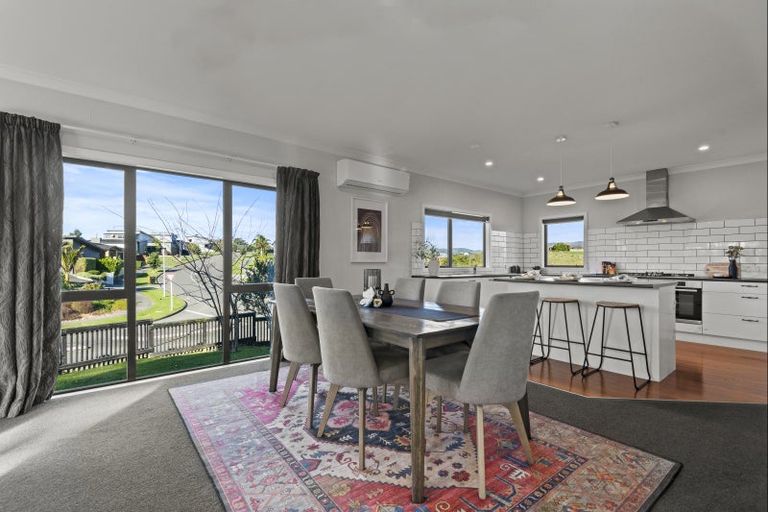 Photo of property in 1 Vaucluse Heights, Fitzherbert, Palmerston North, 4410