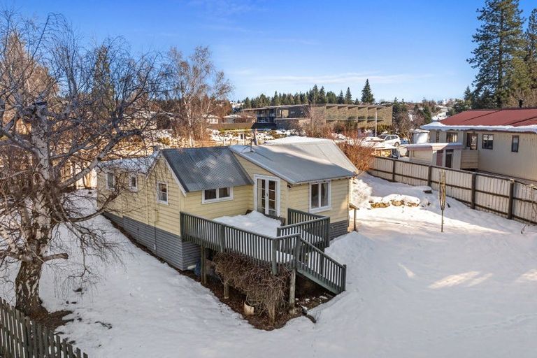 Photo of property in 1 Alexandra Terrace, Lake Tekapo, 7999