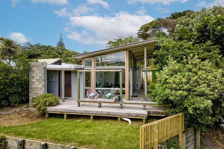 Photo of property in 4 Tangahoe Street, Paekakariki, 5034