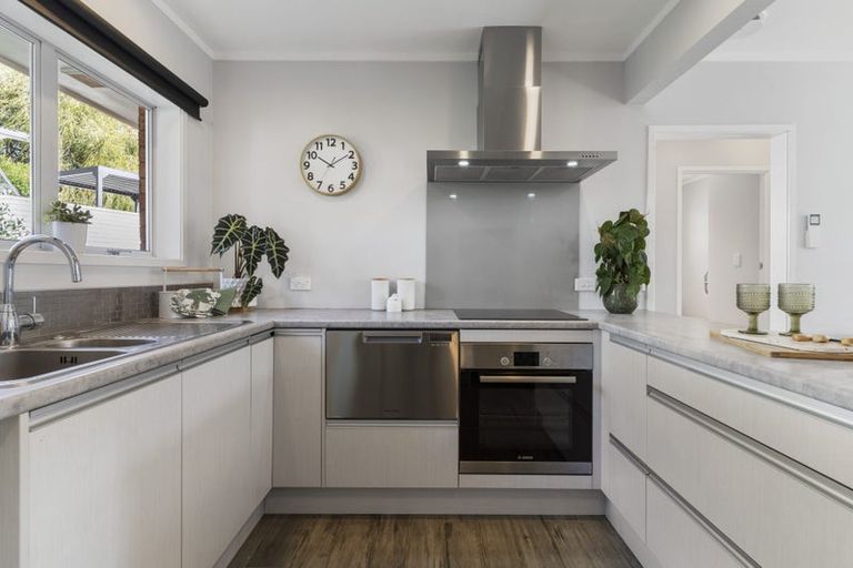 Photo of property in 2/26 Paramu Avenue, Birkdale, Auckland, 0626