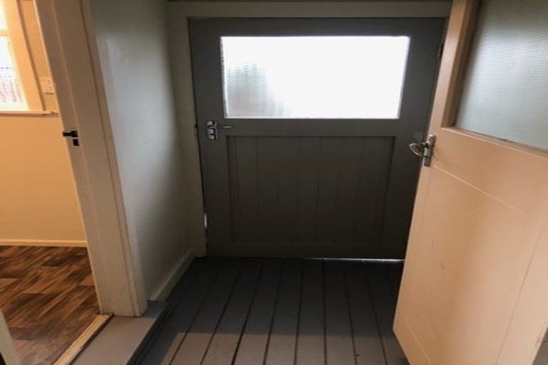 Photo of property in 3166 Great North Road, New Lynn, Auckland, 0600