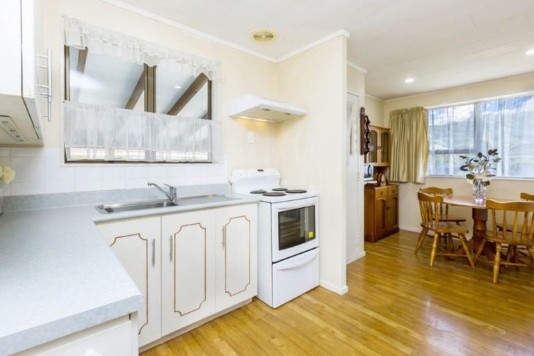 Photo of property in 50f2- Kowhai Avenue, Ebdentown, Upper Hutt, 5018